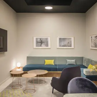 pro_airportloungeibk_2001_mp