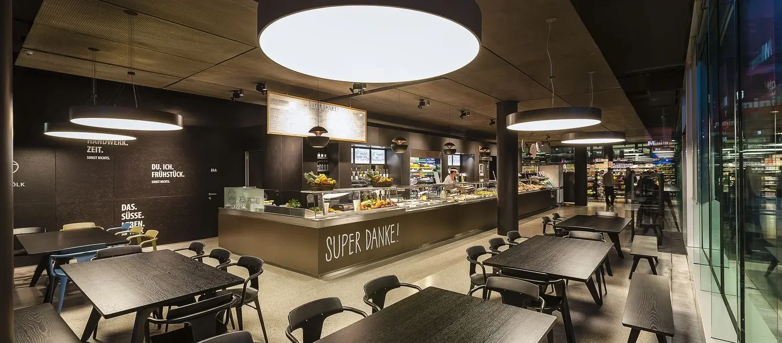 prolicht_ibox_hotspot_super_sign_03_baguette_sowi_innsbruck_2015